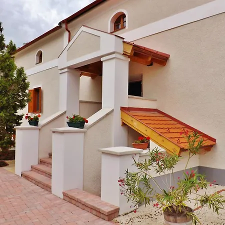 Bak Vendeglo 3* Gyulakeszi