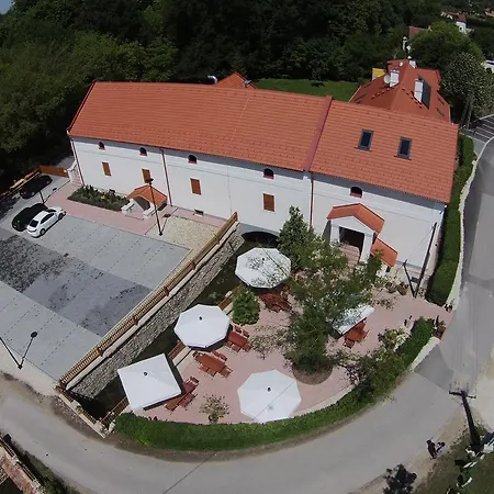 Bed & Breakfast Bak Vendeglo *