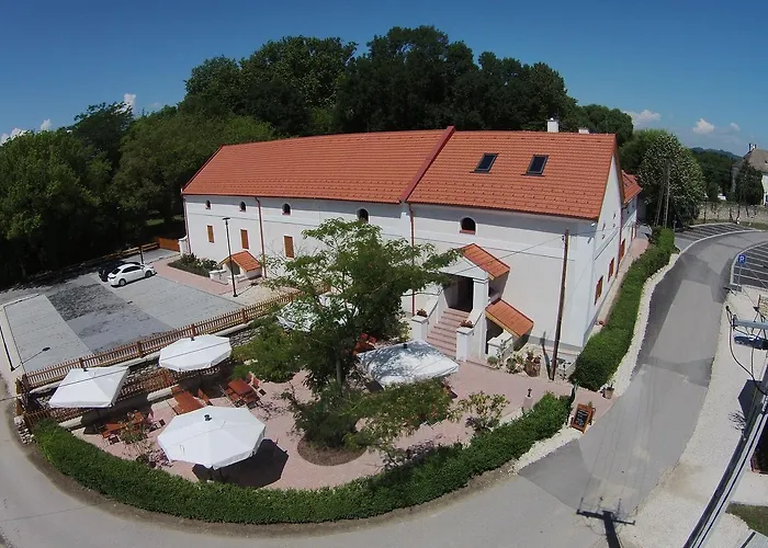 Bak Vendeglo 3* Gyulakeszi